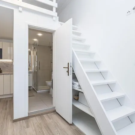 Small With Loft Bed * Прага