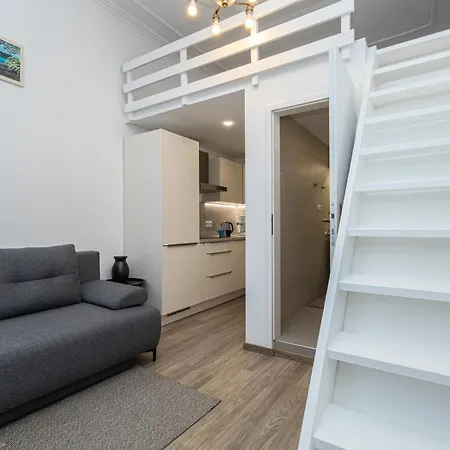 Small With Loft Bed Апартаменты
