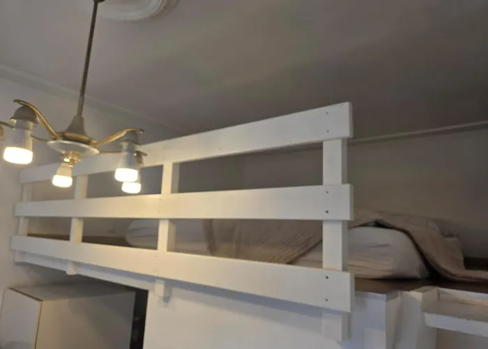Small With Loft Bed Πράγα